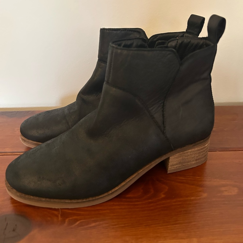 Lucky Brand Black Women’s Chelsea Boots - Size 6.5